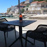 Captains * Čara