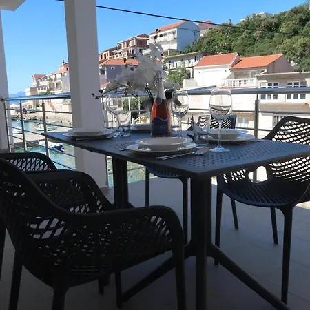 Captains Nyaraló Čara